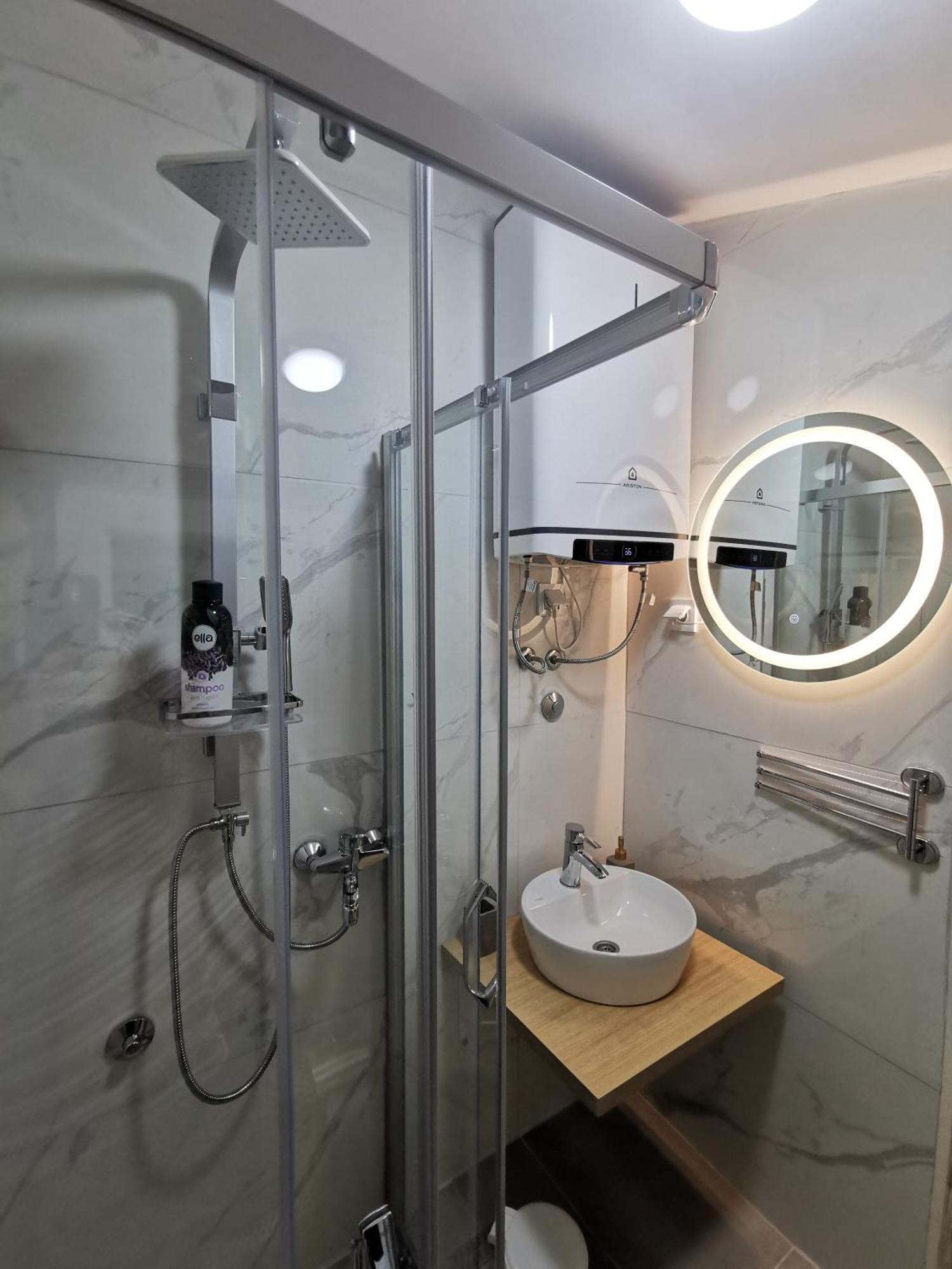 White Apartment Sarajevo - Free Parking Exterior foto