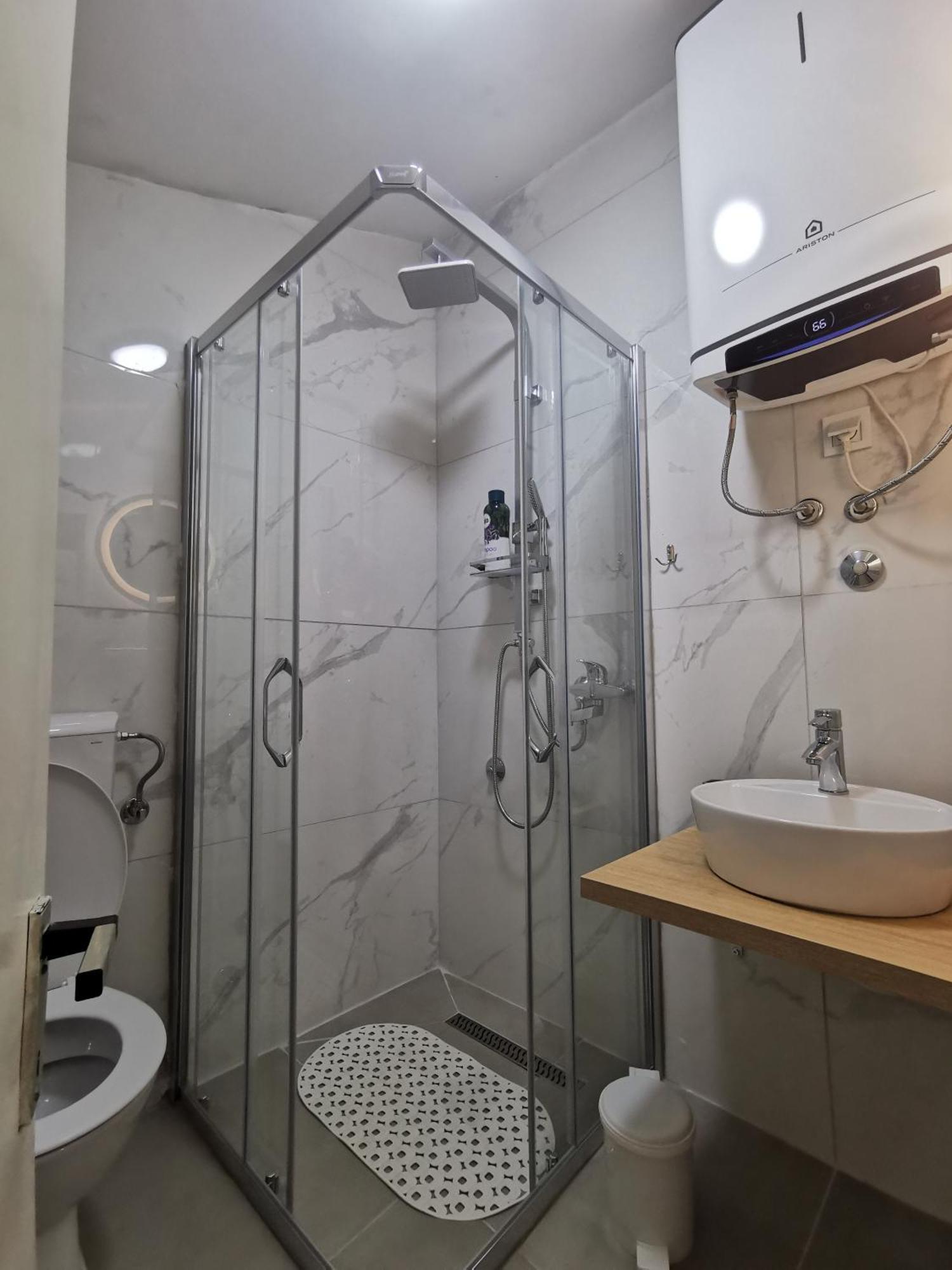 White Apartment Sarajevo - Free Parking Exterior foto
